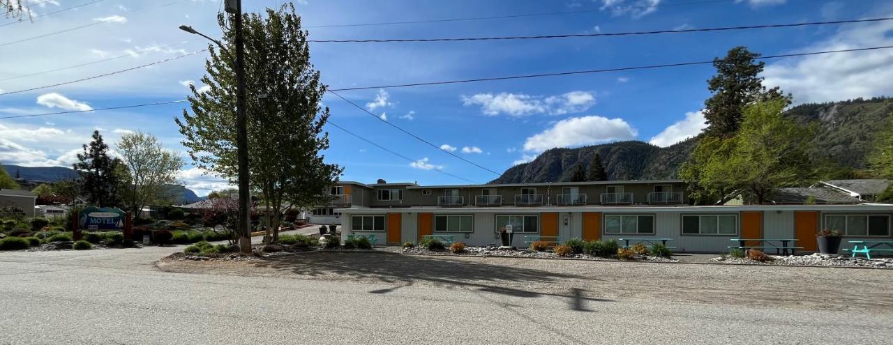 Holiday Beach Resort Motel Okanagan Falls Exterior foto